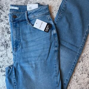 Brand New. Size 8. Nine West Slimming Jeans.